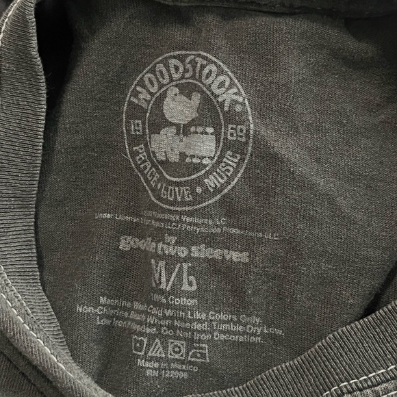 SOLD!! Woodstock OverSized T-Shirt! - Picture 4 of 4